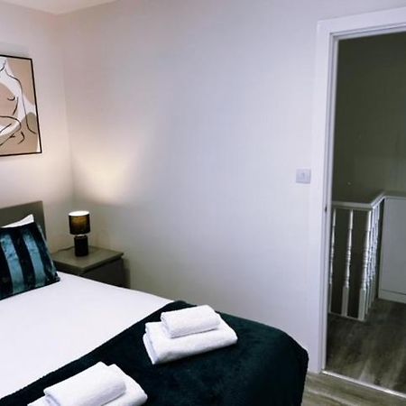 2 Bedroom Serviced Apartment ลอนดอน ภายนอก รูปภาพ