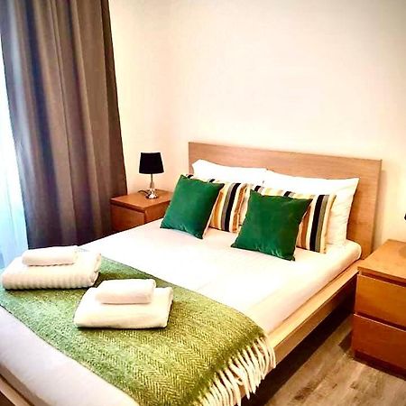 2 Bedroom Serviced Apartment ลอนดอน ภายนอก รูปภาพ