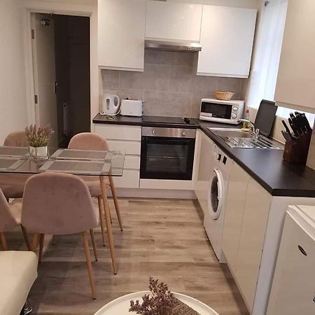 2 Bedroom Serviced Apartment ลอนดอน ภายนอก รูปภาพ