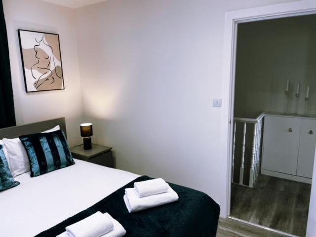 2 Bedroom Serviced Apartment ลอนดอน ภายนอก รูปภาพ