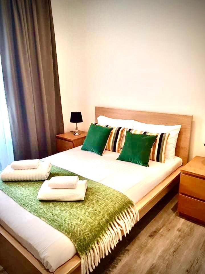 2 Bedroom Serviced Apartment ลอนดอน ภายนอก รูปภาพ