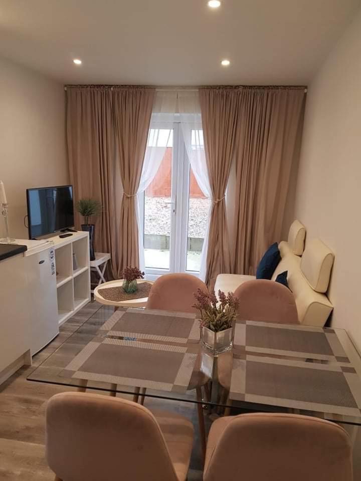 2 Bedroom Serviced Apartment ลอนดอน ภายนอก รูปภาพ